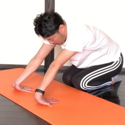 手首の伸展・前腕のストレッチ（#尺側手根屈筋　#長掌筋　#浅指屈筋　#橈側手根屈筋　#長母指屈筋）